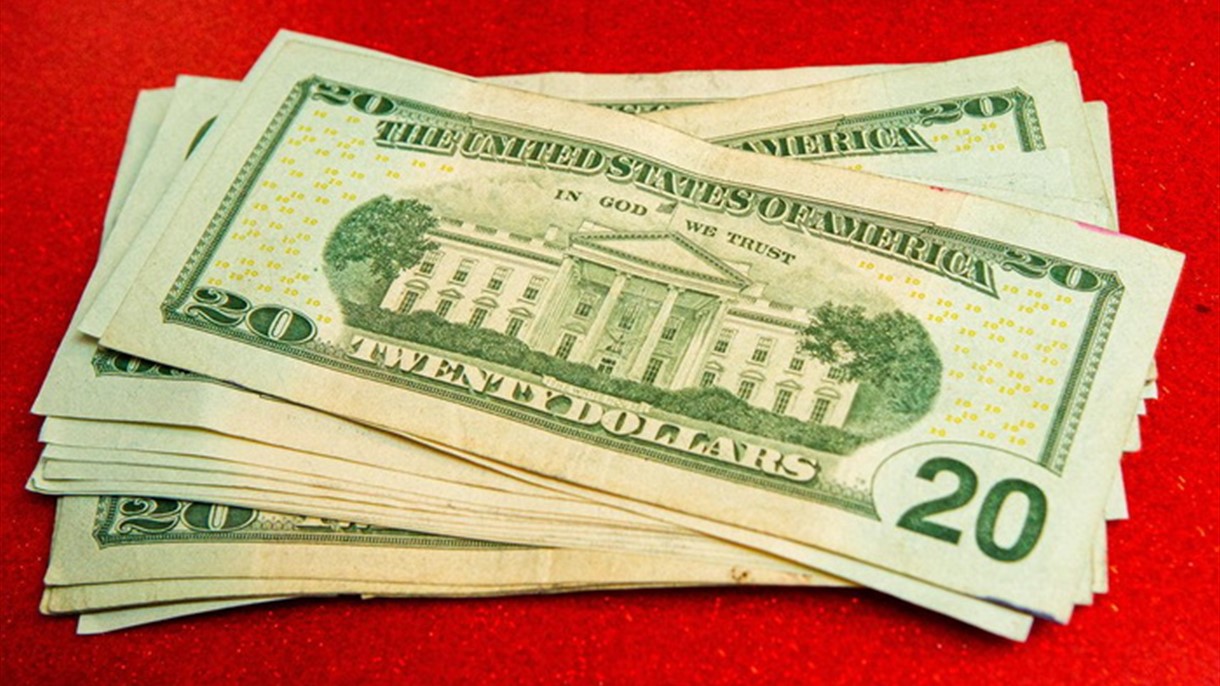 سعر صرف الدولار في السوق السوداء في 9 آذار