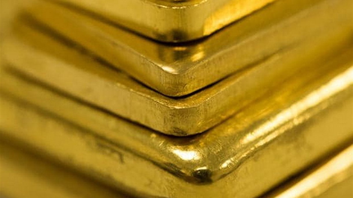 الذهب يواصل ارتفاعه متخطياً الـ 2050 دولاراً