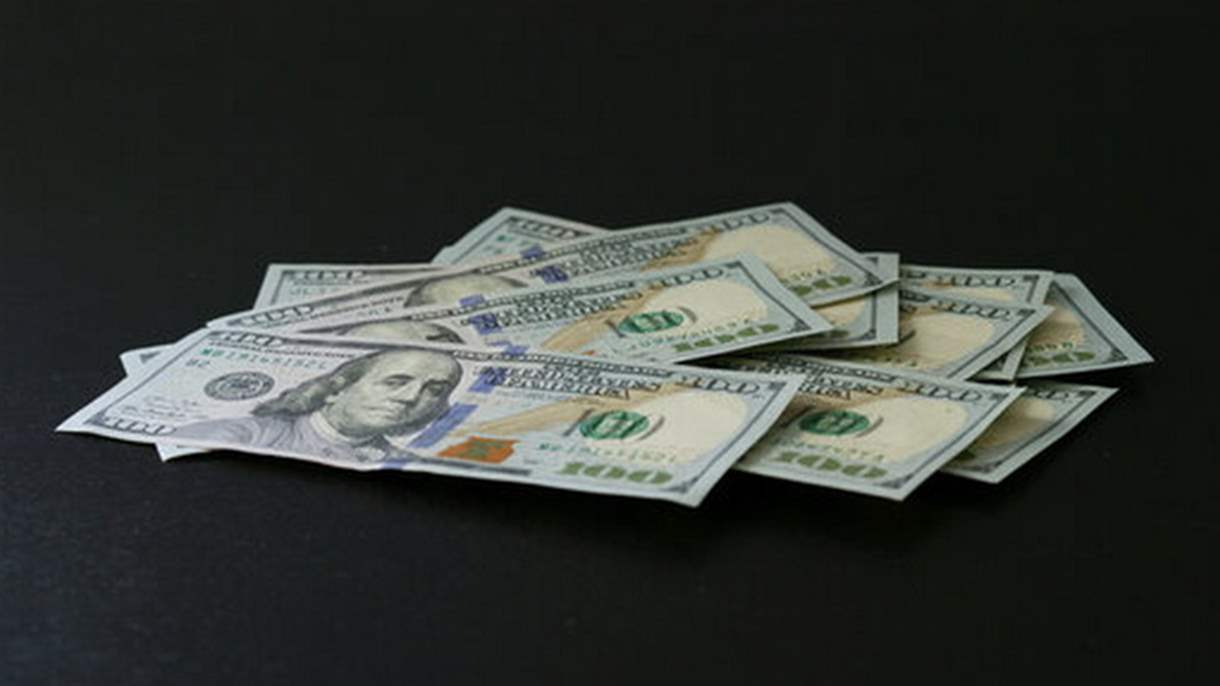 سعر صرف الدولار في السوق السوداء في 7 نيسان