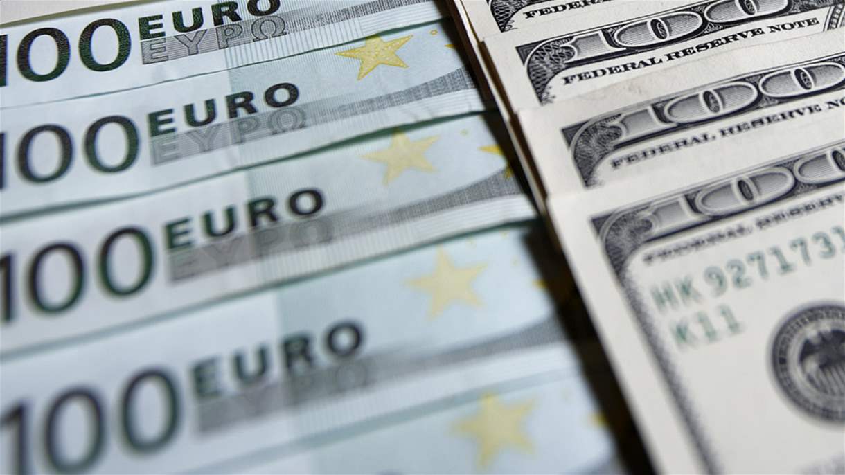 الدولار يقفز بعد سقطة اليورو