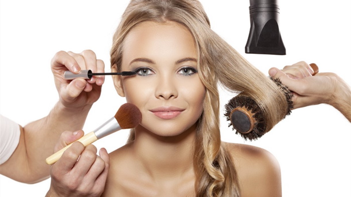 الجميع ينفق المال على العناية بالجمال