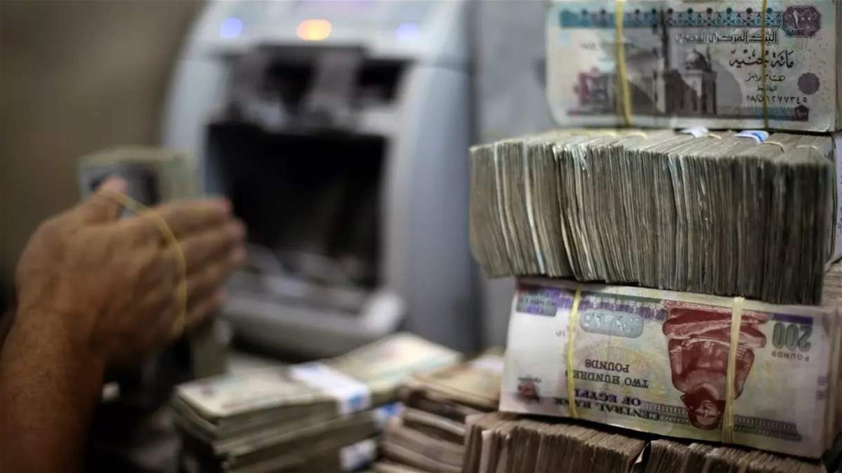 الفائدة وسعر الصرف.. المركزي المصري يفاجئ الأسواق بقراراته
