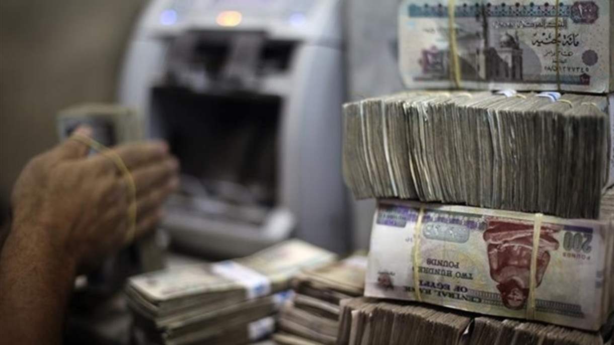 الجنيه المصري يهبط بشكل حاد