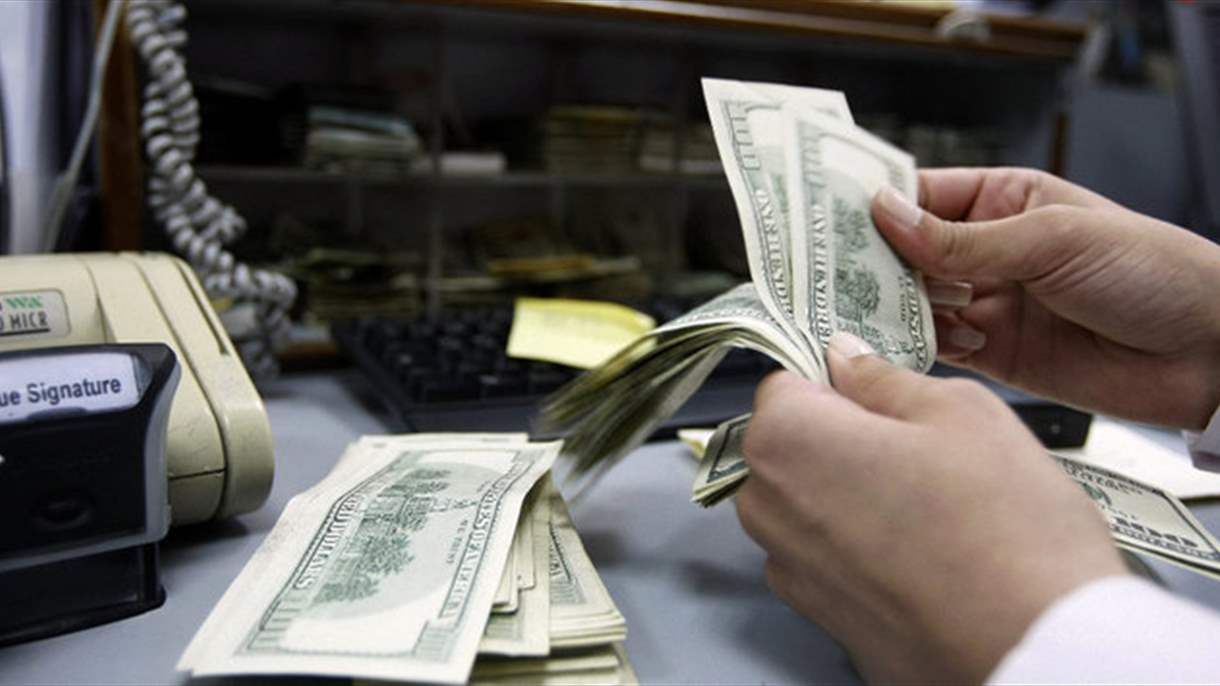 سعر صرف الدولار في السوق السوداء في 21 نيسان
