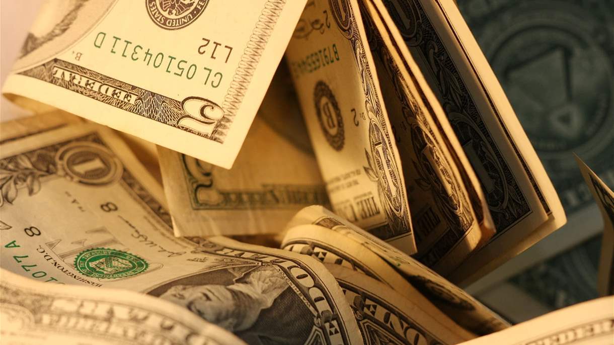 سعر صرف الدولار في السوق السوداء في 19 آب