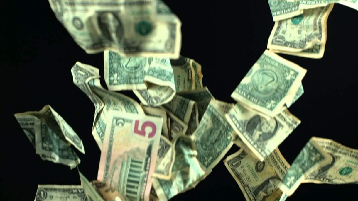 سعر صرف الدولار في السوق السوداء في 2 أيلول
