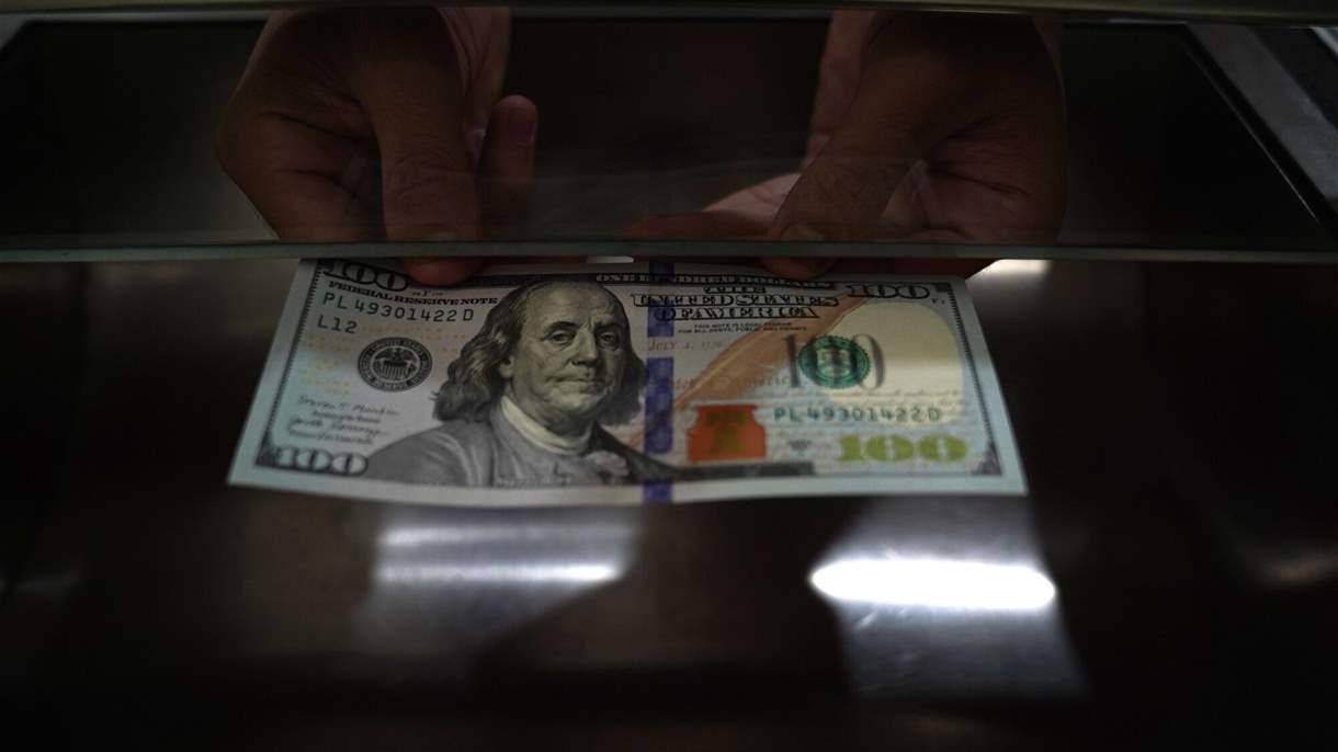 سعر صرف الدولار في السوق السوداء في 9 تشرين الأول