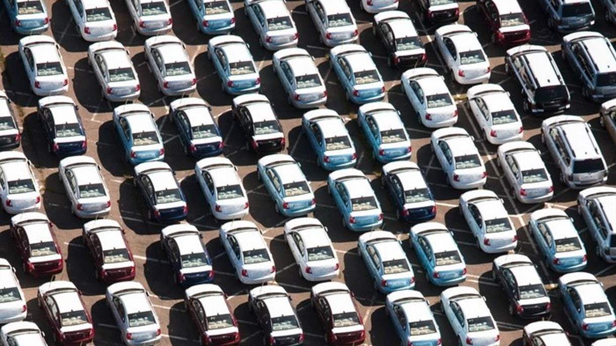 من هيونداي إلى فورد.. هبوط جماعي لأسهم شركات السيارات 