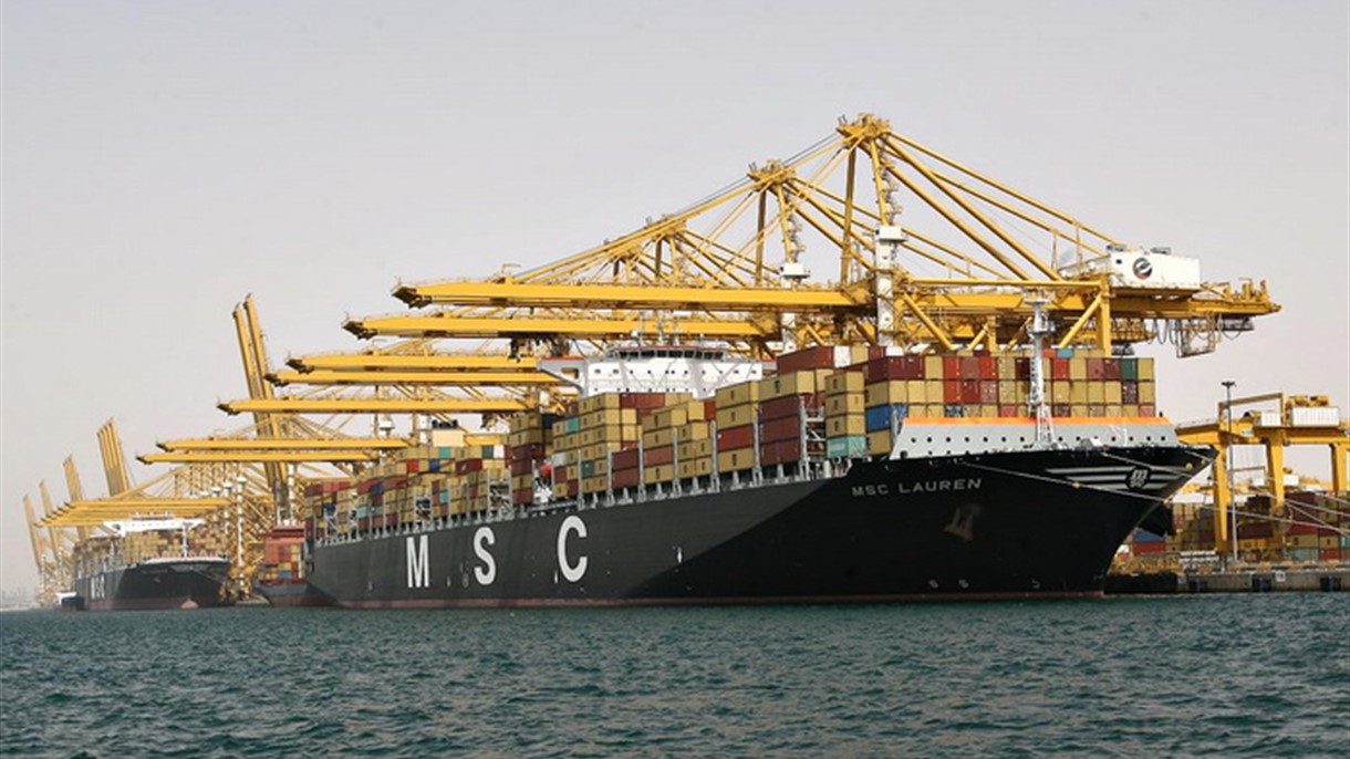 ميناء جبل علي يطيح بموانئ العالم