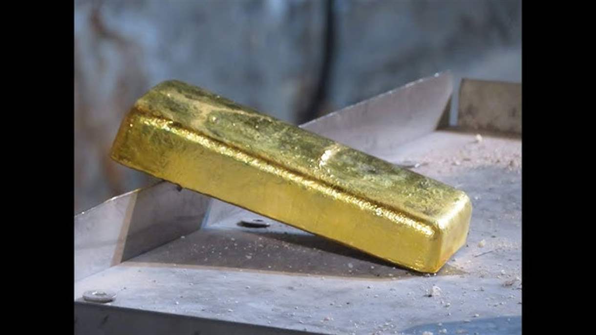 مصرف كبير يُعدّل نظرته لأسعار الذهب.. فماذا توقّع