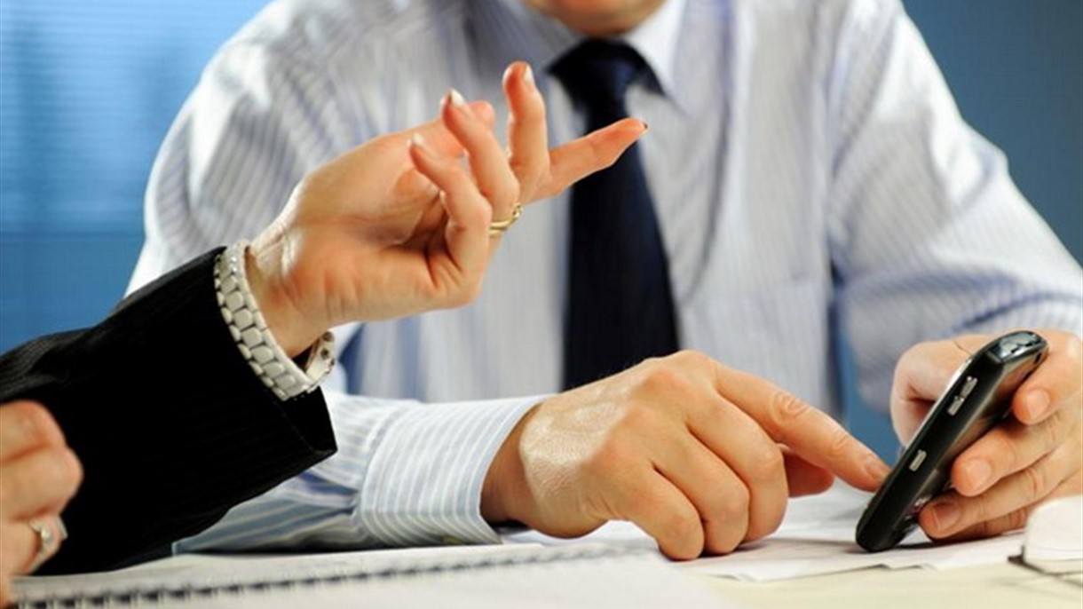 هل انت ممن يتفقد هاتفه في اجتماعات العمل ؟