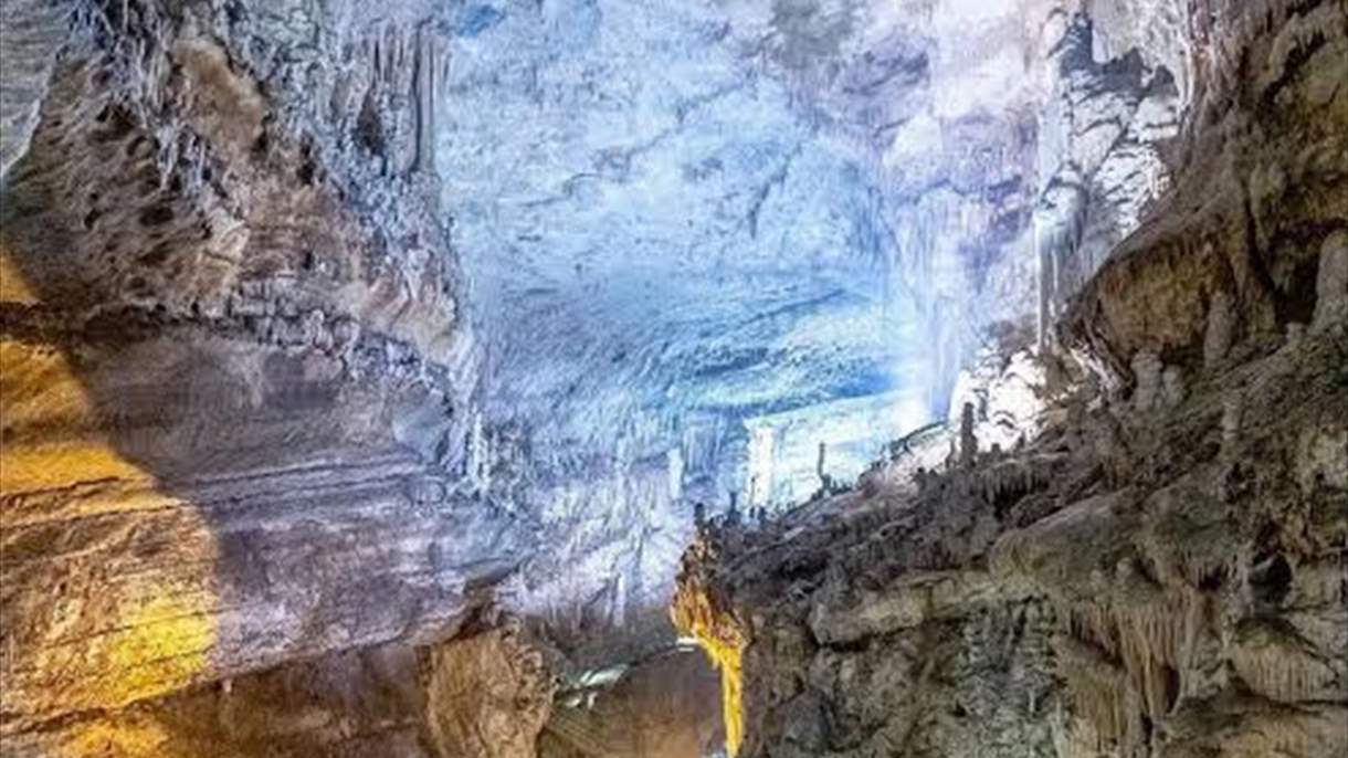 أول تعليق من وزارة السياحة بشأن حفل الزفاف في مغارة جعيتا