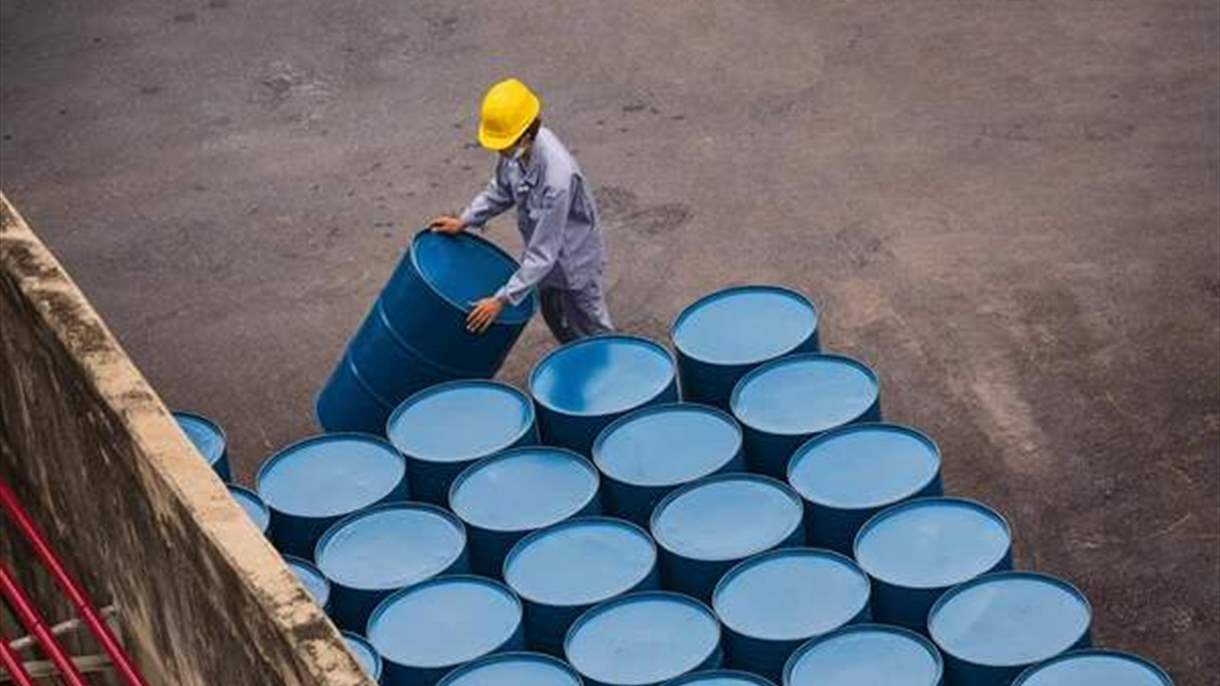 أسعار النفط تعزز مكاسبها