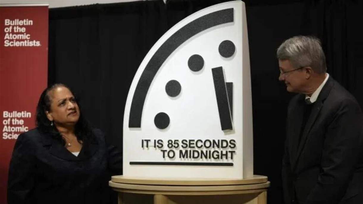 85 ثانية قبل منتصف الليل.. ساعة يوم القيامة تُشير إلى اقتراب "الكارثة العالمية"
