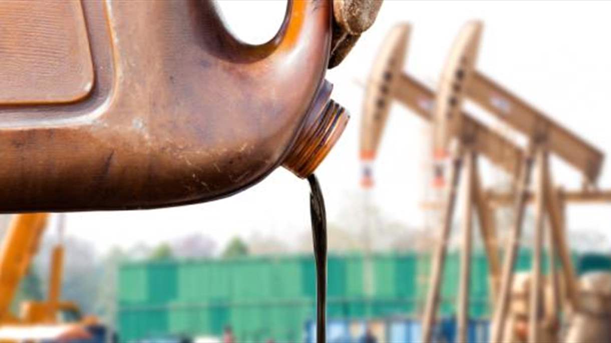 خسائر كبيرة جداً.. النفط يهبط 5% 