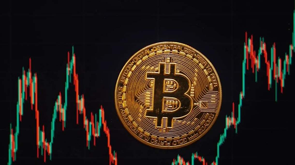  ترقب اقتصادي يُربك سوق العملات المشفرة