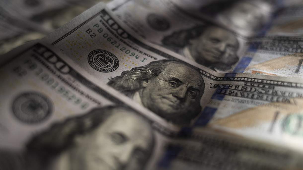 الدولار الضعيف.. من المستفيد؟