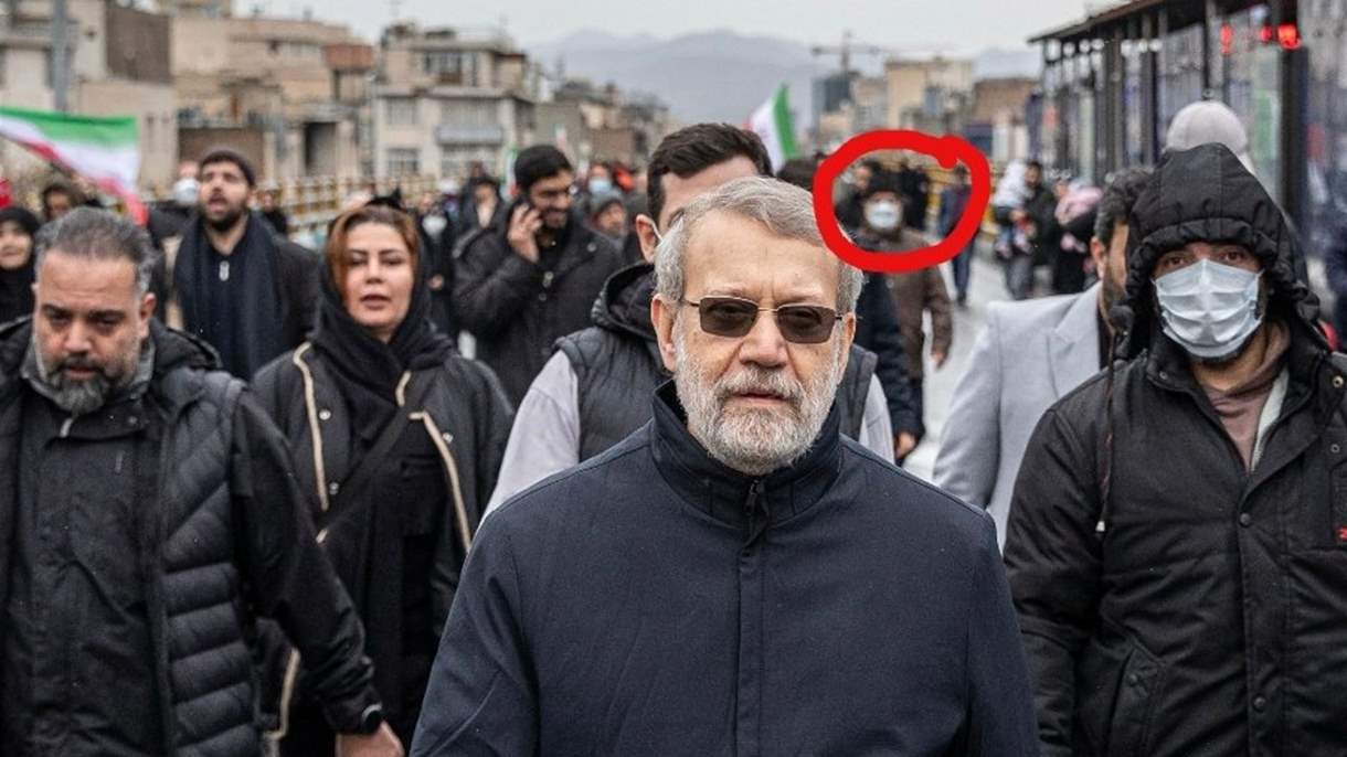 جاسوس في الصورة.. كيف تنبأ ديفيد كيز بمقتل لاريجاني؟