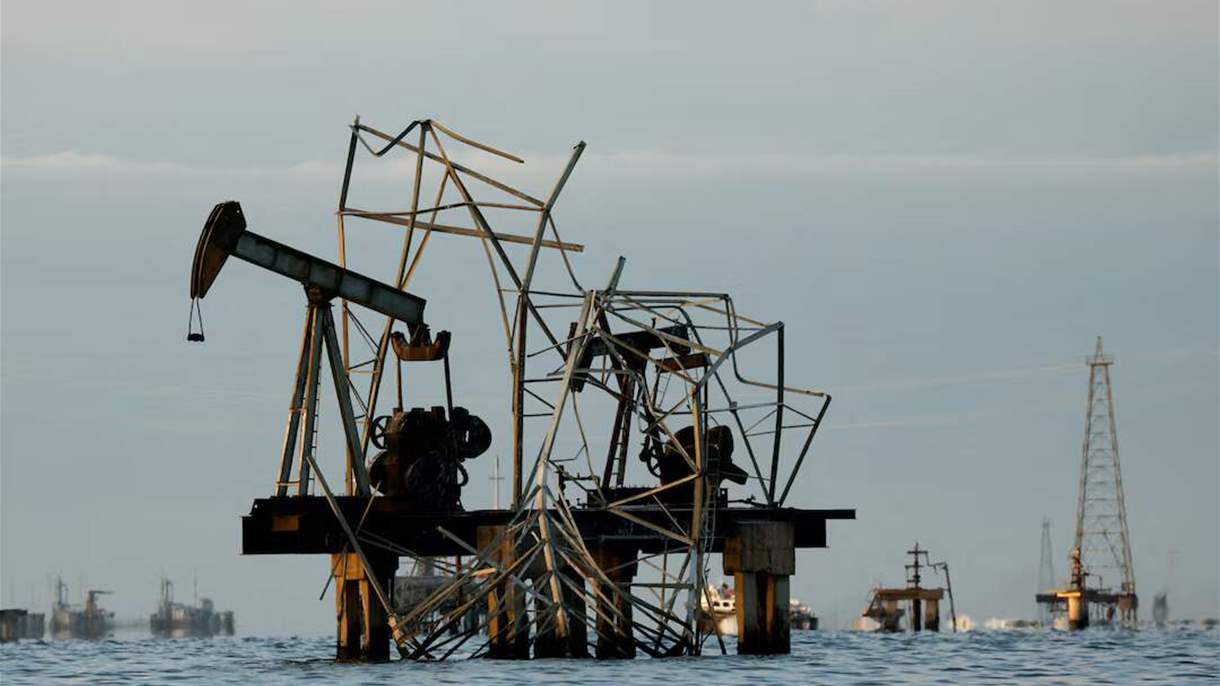 أميركا تخفف العقوبات على صادرات النفط الفنزويلية