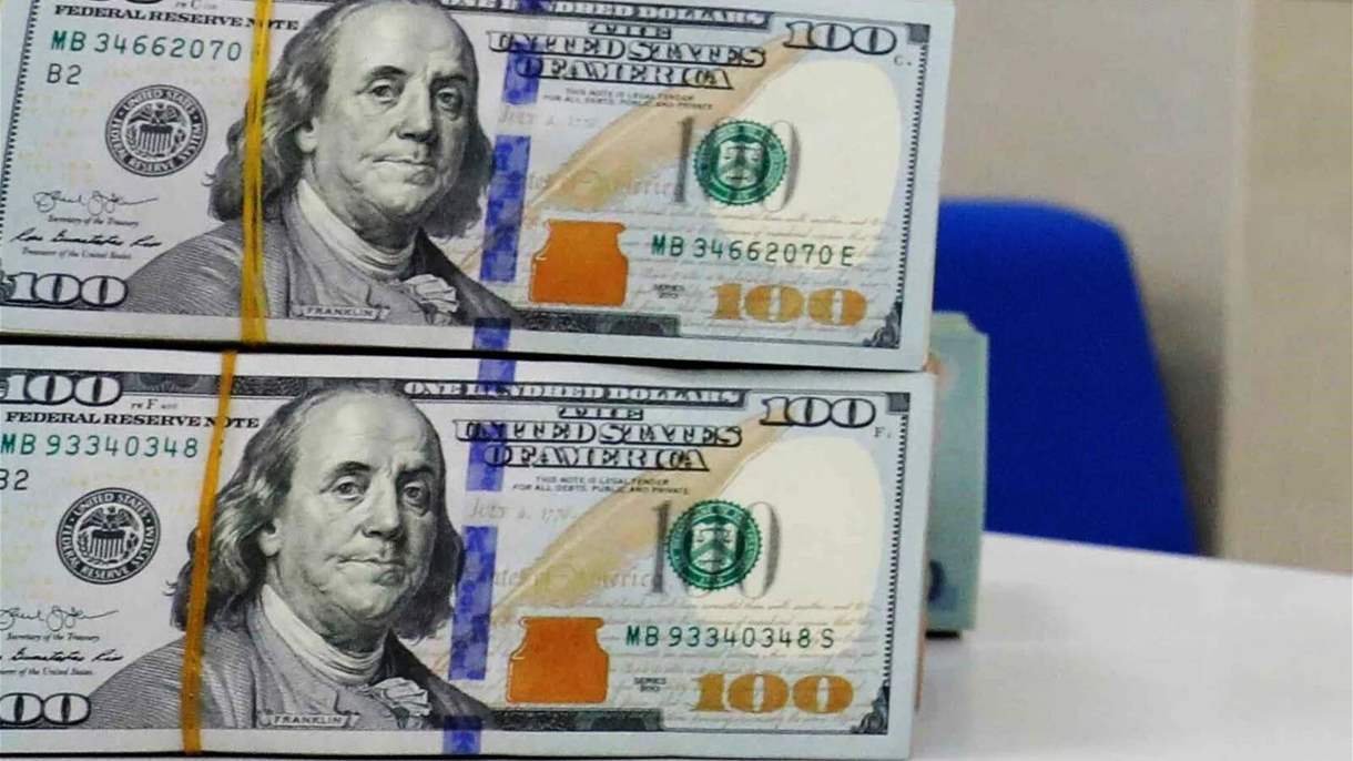 الدولار يتحرك صعوداً