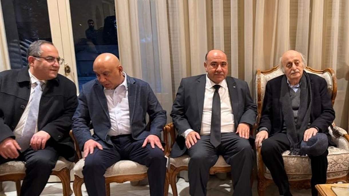 علي عبد الله يقدم واجب العزاء بوفاة والدة سفير الأردن في بيروت