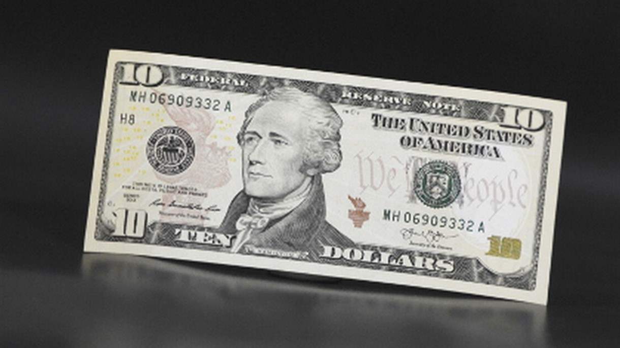 الدولار يمحو مكاسب الحرب