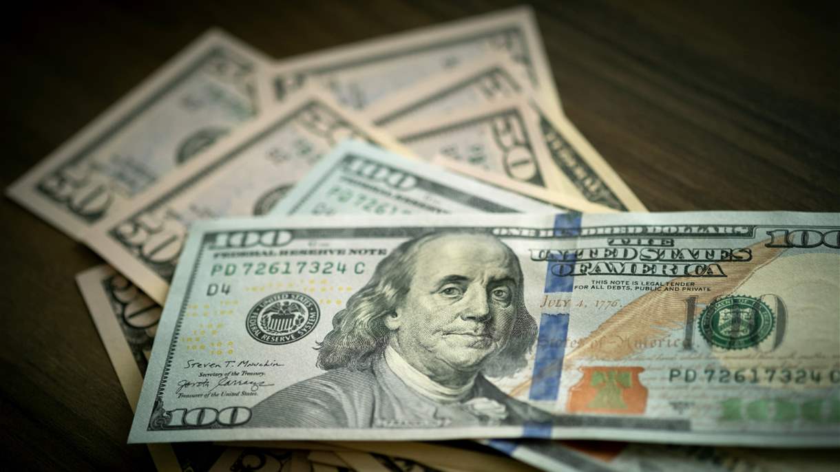  الدولار يُسجّل ارتفاعاً طفيفاً 