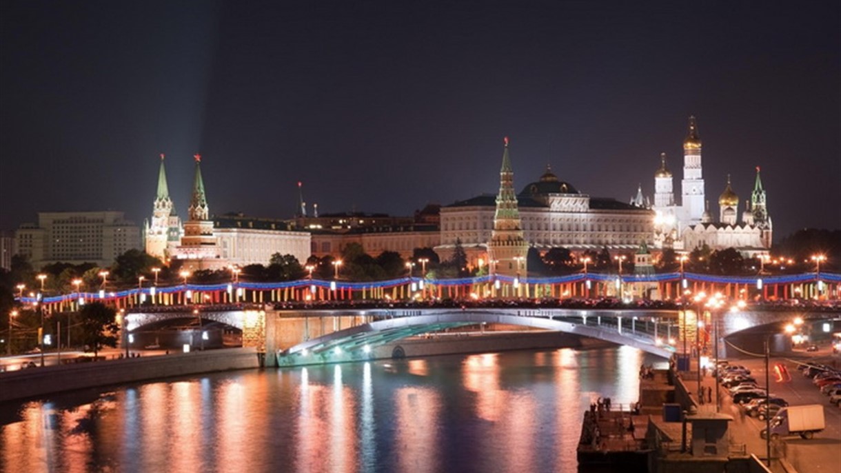 فيتش تخفض التصنيف الائتماني لروسيا