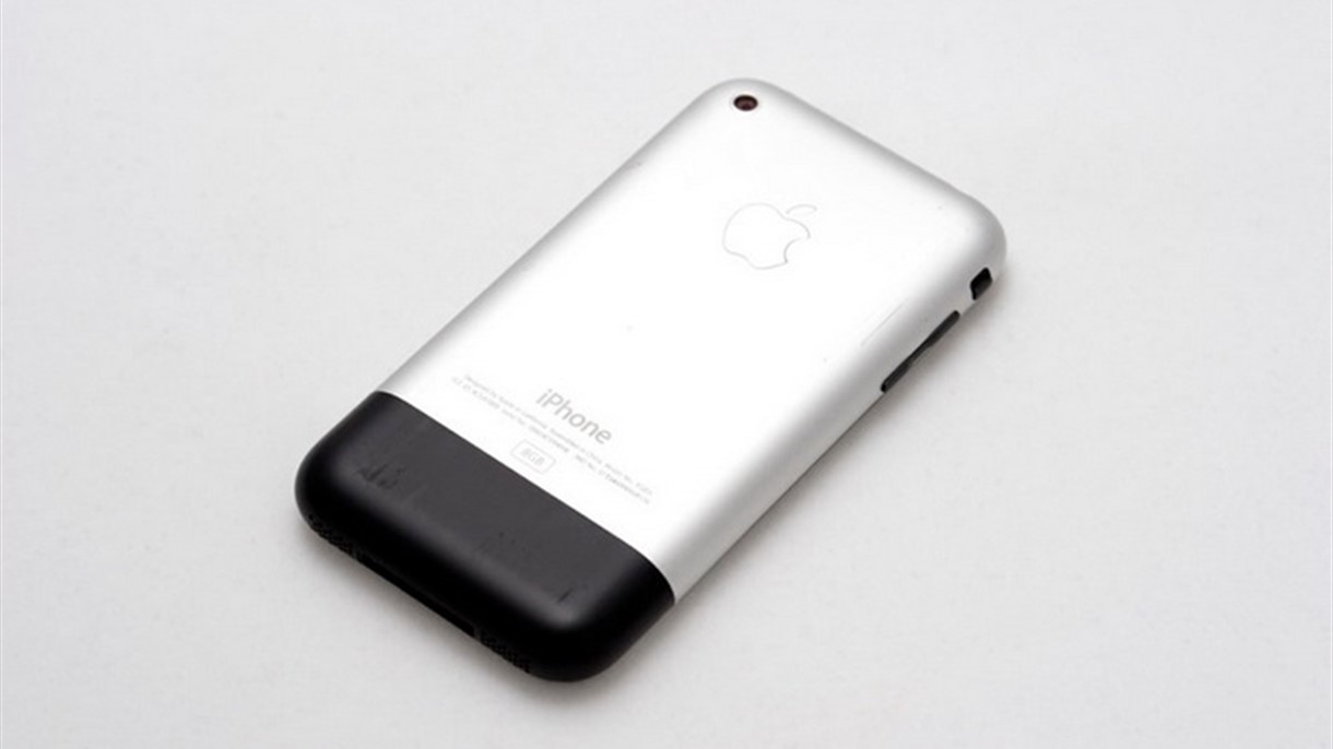 انظروا كم كان قبيحا اول تصميم في التاريخ لآيفون