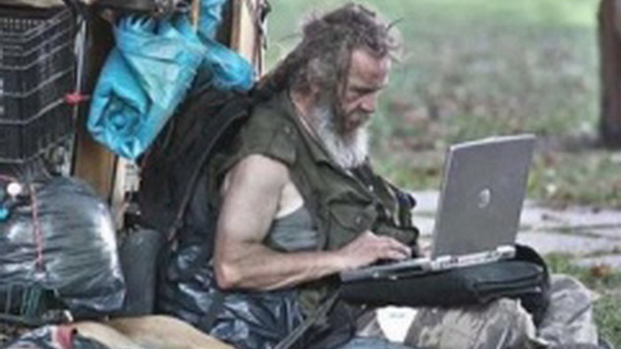 غني متسوّل ويصر على البقاء متسولاً