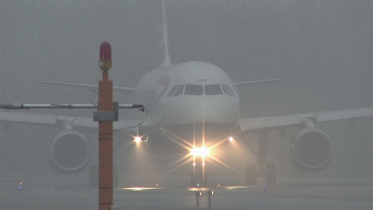 تحويل ٢١ رحلة من مطار الكويت بسبب الضباب