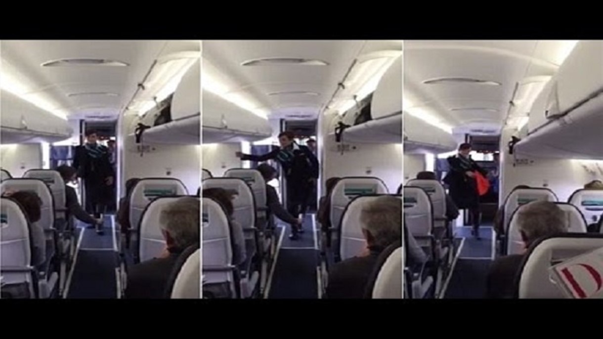 بالفيديو: هذا ما فعلته المضيفة لتسلية الركاب