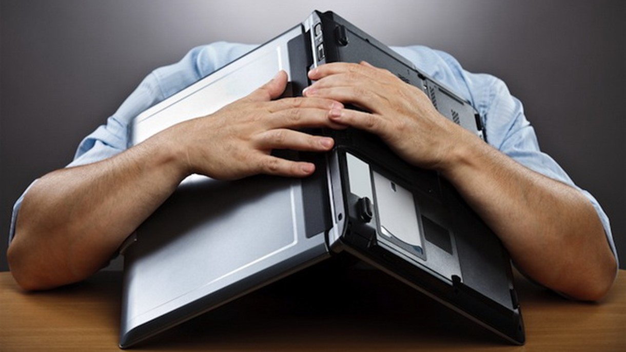 هل ادمنْتَ على هذا الموقع واصابك الاكتئاب ؟