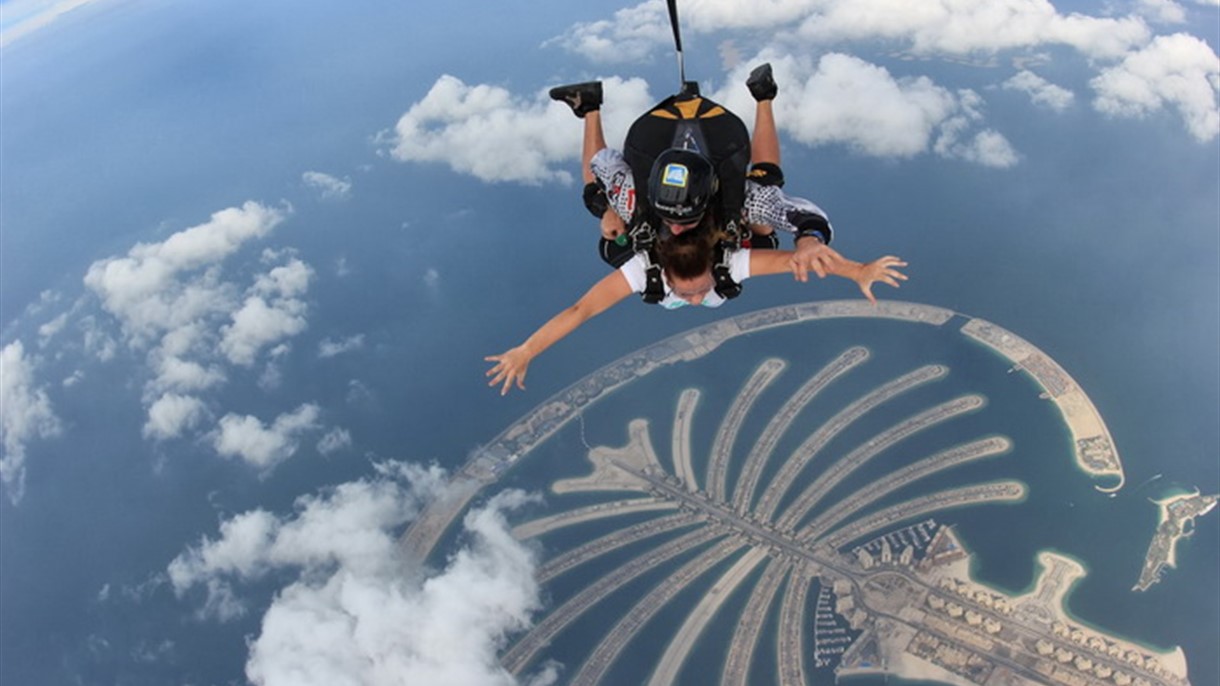 وفاة مظلِّي في اجمل واخطر انواع الرياضة في دبي