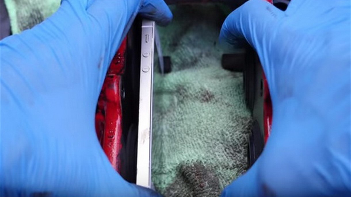 ماذا يحصل لو استبدلت مكابح السيارة بـ 8 هواتف آيفون