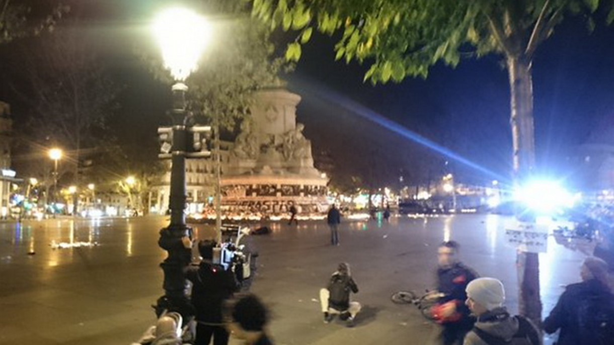 هروب المئات من ساحة الجمهورية في باريس