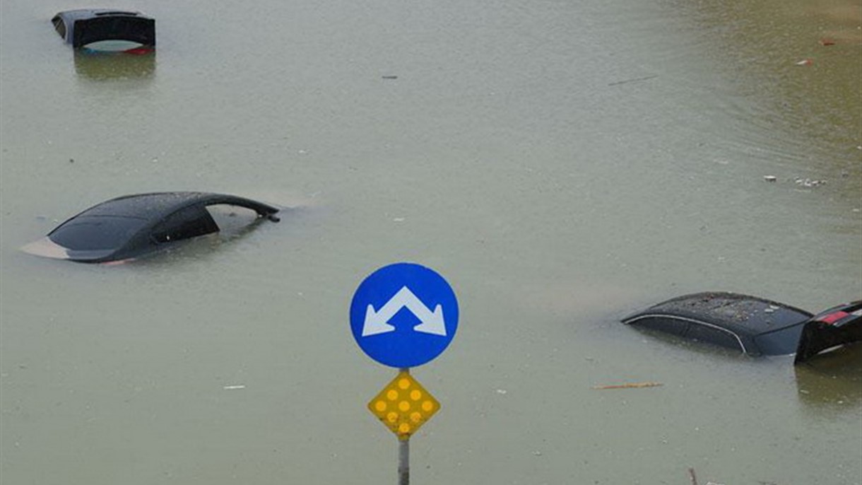 بعد فضيحة الامطار قطر تحيل المسؤولين للتحقيق