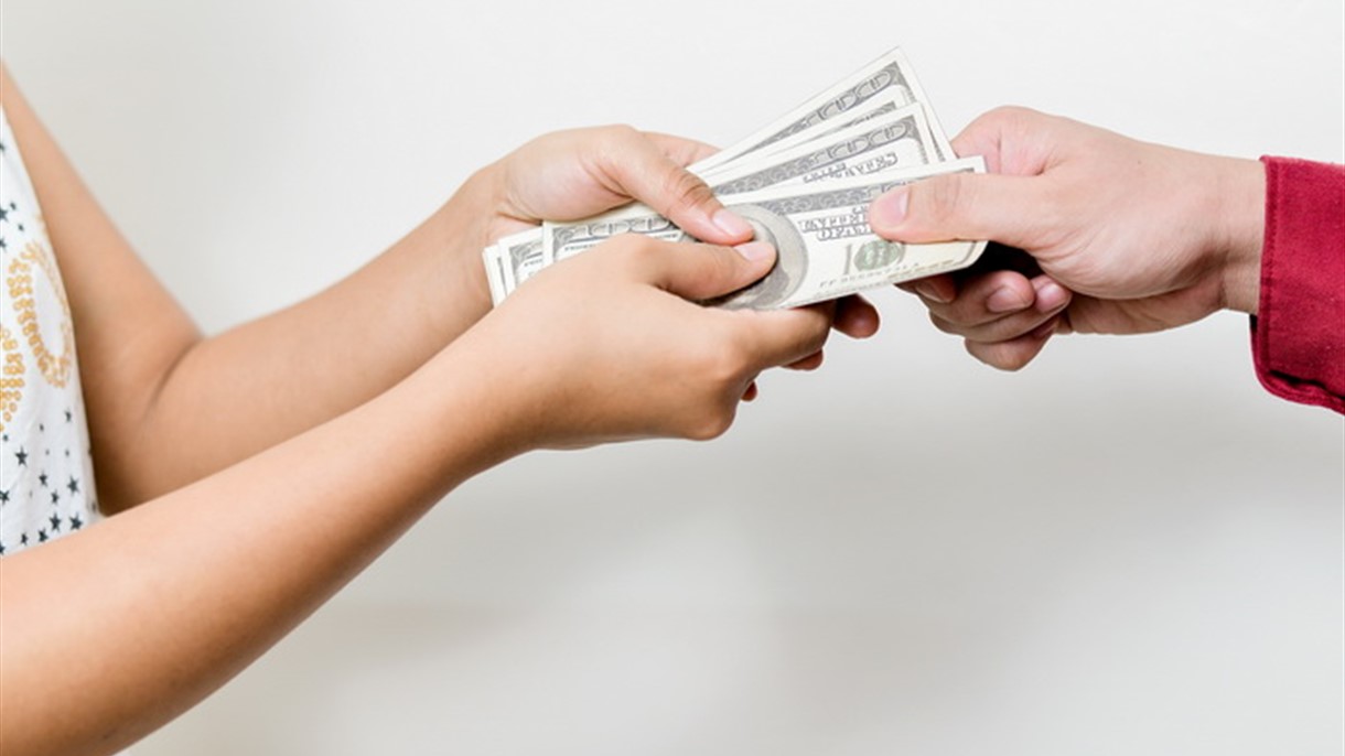 أي طريقة هي الارخص بتحويل الاموال الى لبنان ؟