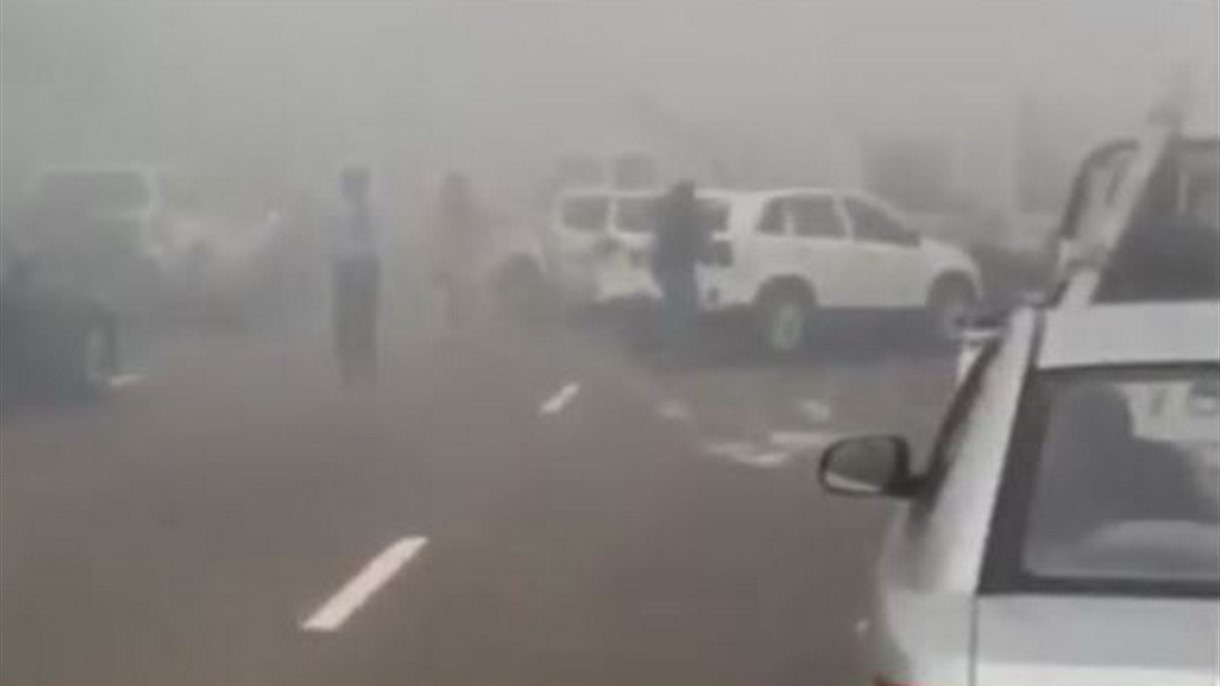 سبعون سيارة تجتمع بحادث سير واحد في الامارات