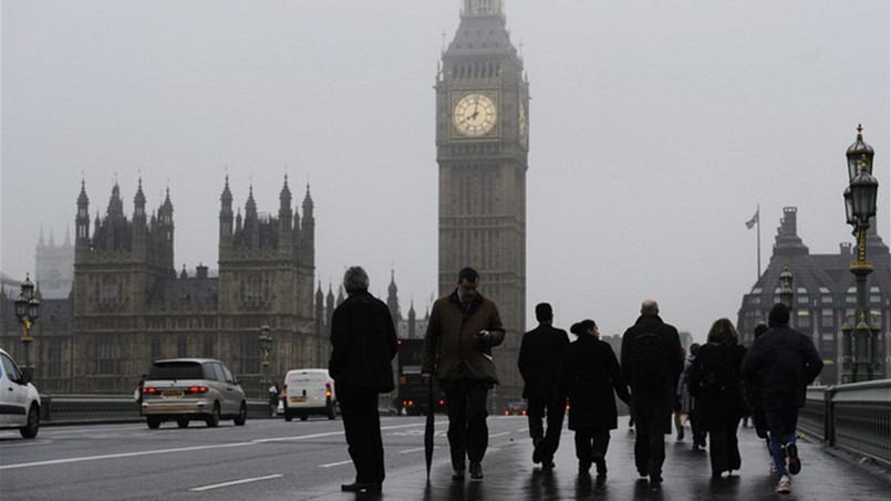 وكالات التصنيف تتسابق على تخفيض تصنيف بريطانيا