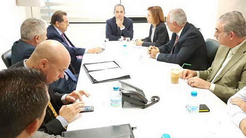 الوزير حرب يبحث في قبرص الإتصالات والكابل البحري