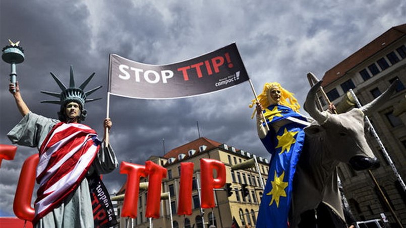 بروكسل متفائلة وفرنسا تطلب وقف المفاوضات