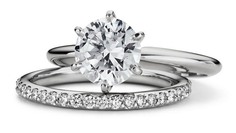 الفضة والبلاتين يلحقان بالذهب