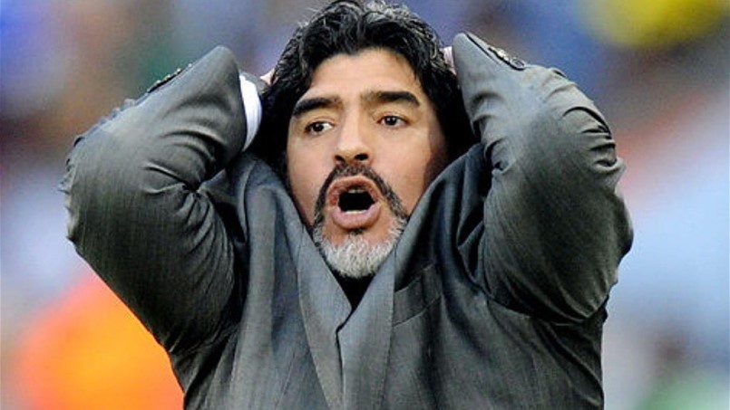 من هو الأب الثاني للاعب كرة القدم دييغو مارادونا