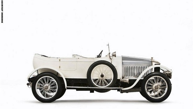 بيع أقدم سيارة رياضية في العالم بـ657 ألف دولار