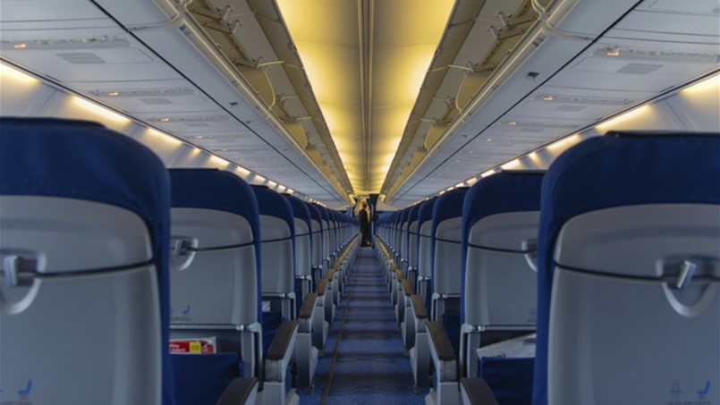 لماذا يجب ضبط مقاعد الطائرات بشكل عامودي خلال الإقلاع والهبوط ؟