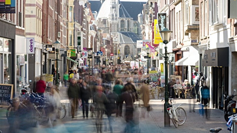 أوروبا تفاجئ الاقتصاديين لأول مرة منذ 2013