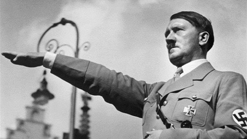 شبيه هتلر يتجوّل وانمسا تتحرك