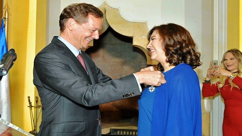 فرنسا تكرّم لمياء البساط