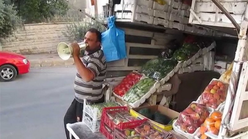 ممنوع في بيروت البائع المتجول وبائع السريح